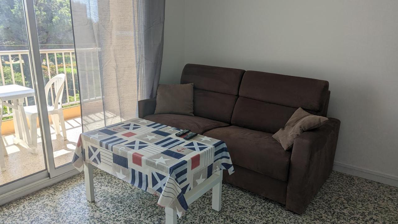 Apartment Climatise Avec Coin Nuit 150m De La