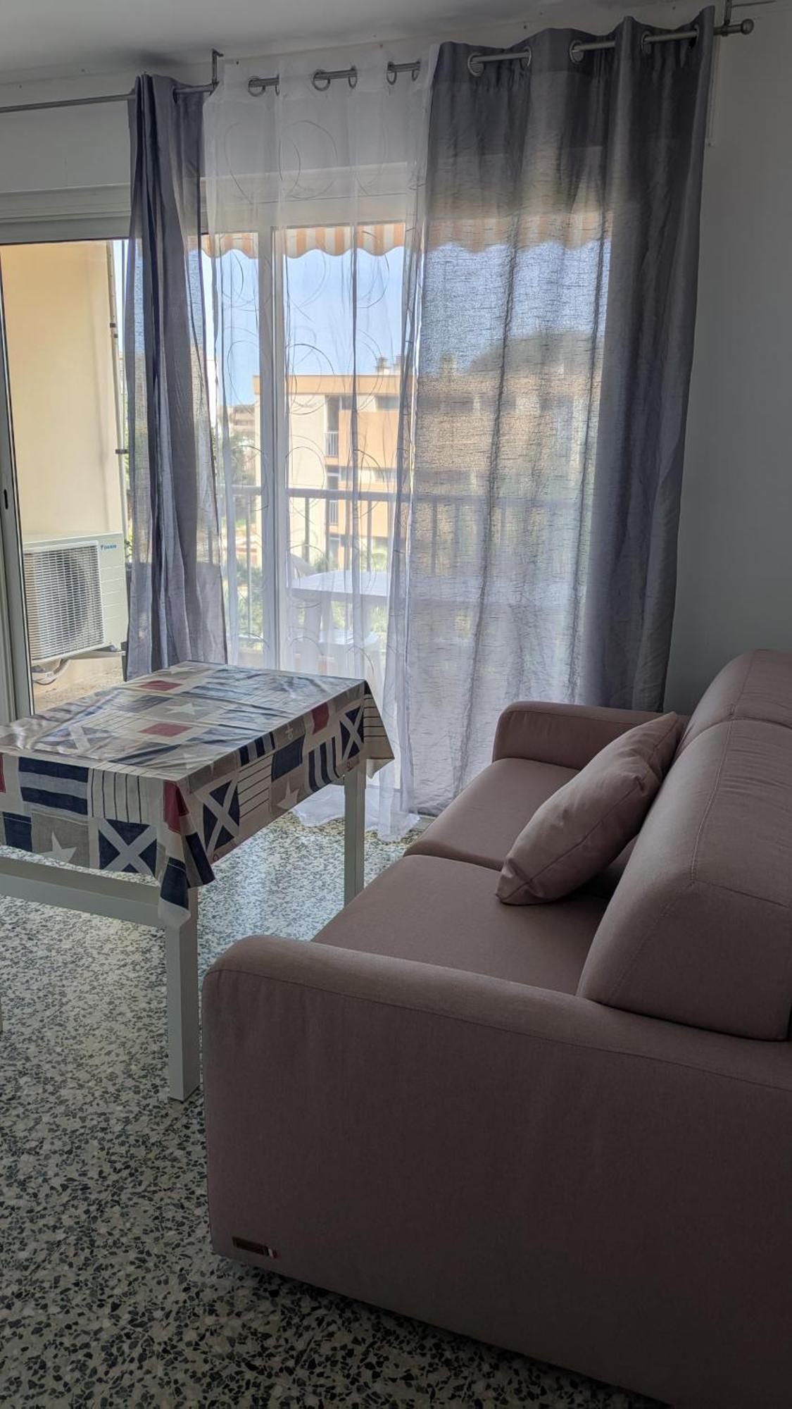 Apartment Climatise Avec Coin Nuit 150m De La *