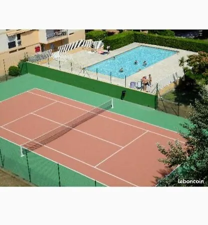 Studio Climatise Avec Coin Nuit 150M De La Plage Le Lavandou Exterior foto